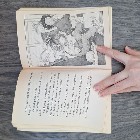 ✴️2 for $10✴️ Junie B. Jones has a Peep in her Pocket Book - Picture 3 of 4